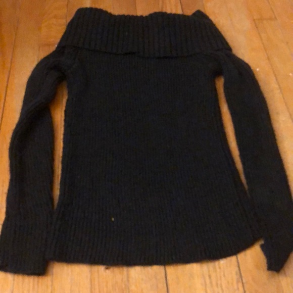 Hollister off the shoulder sweater - Picture 4 of 4